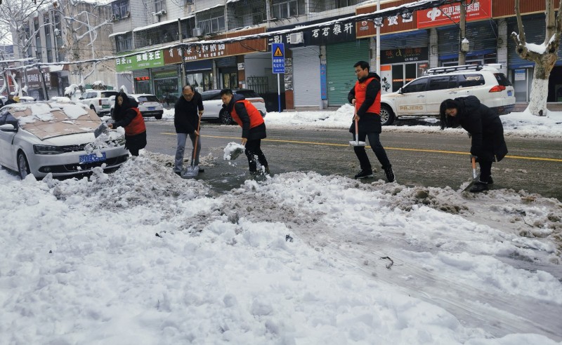 社会实践扫雪照片图片